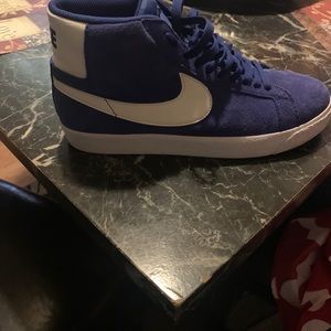 - blue nike sb zoom blazer mid